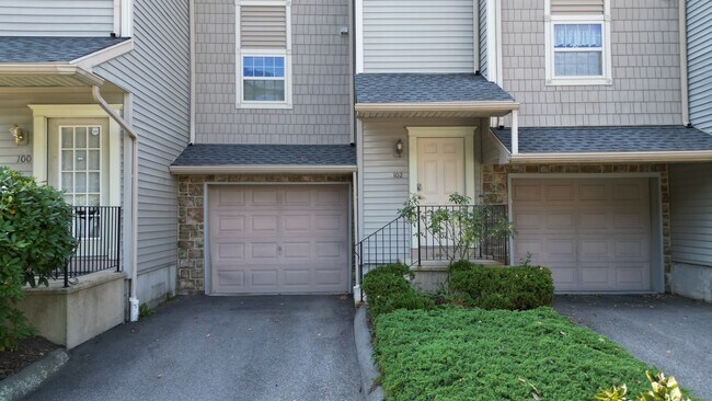 Building Photo - 19 Hawthorne Dr