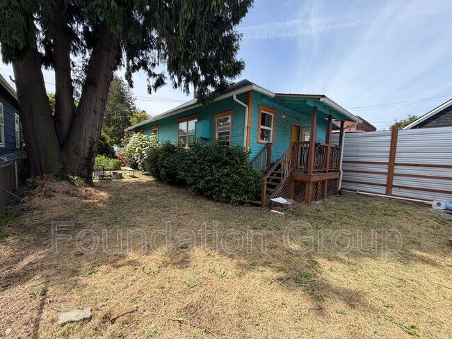 Building Photo - 1410 S Cloverdale St