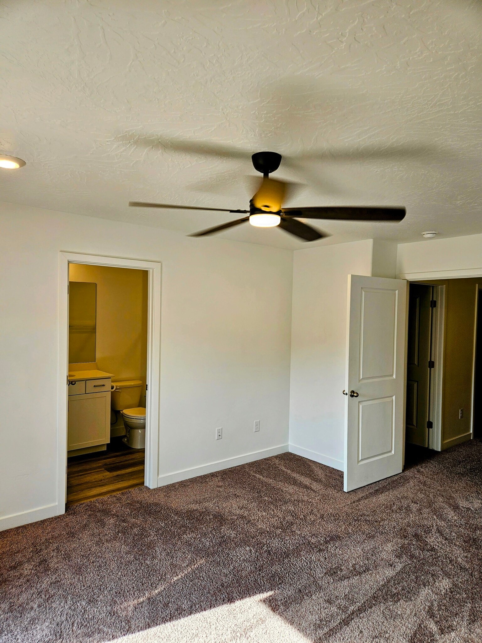 Building Photo - 3320 E Elkhorn Ln