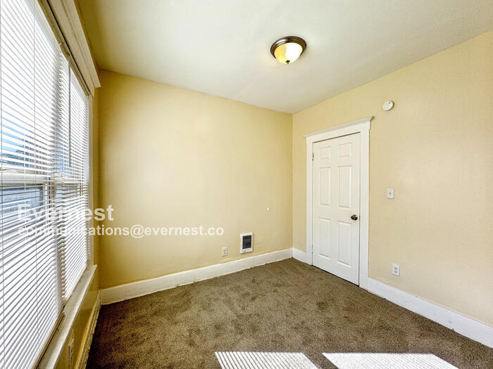 Building Photo - 5054 Linsdale St