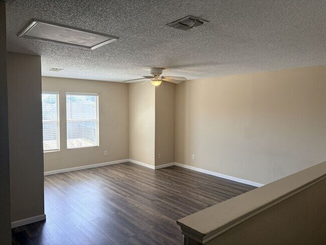 Building Photo - 1525 Melrose Ln
