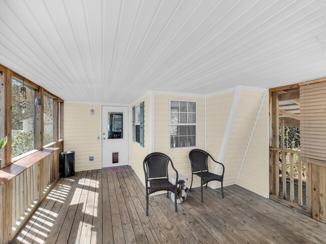 Building Photo - 1449 Suncrest St