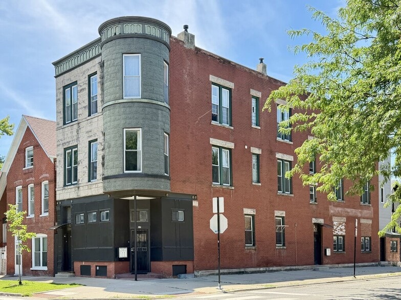 Building Photo - 1042 N Rockwell St
