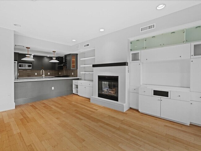 Building Photo - 81 Saint Botolph St