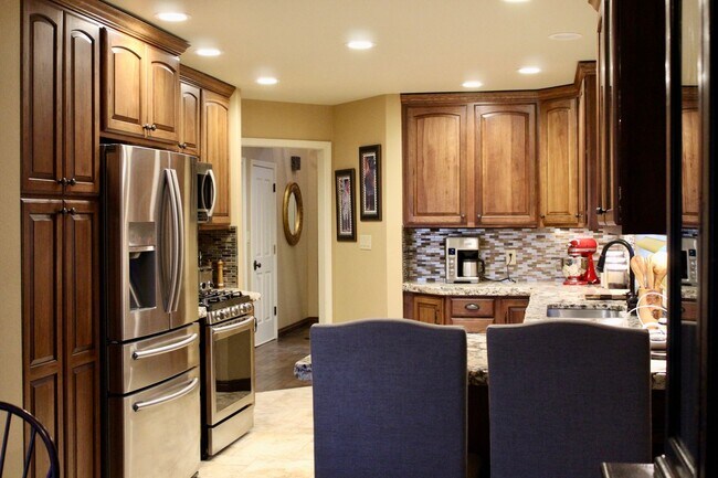 Building Photo - 2 bedroom Golf course Condo