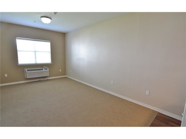 Building Photo - 355 W Westchester Pkwy