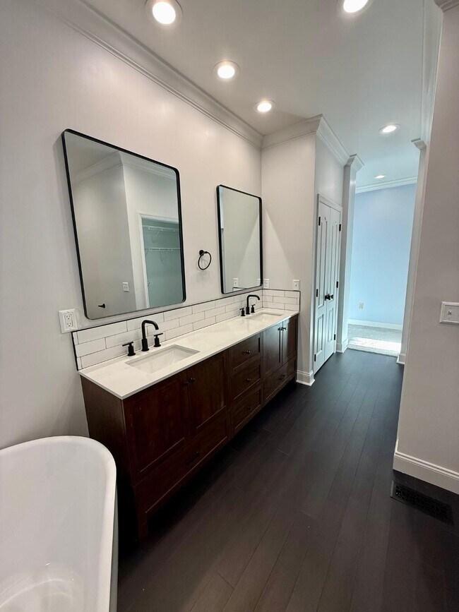 Building Photo - 800 Palomino Ln