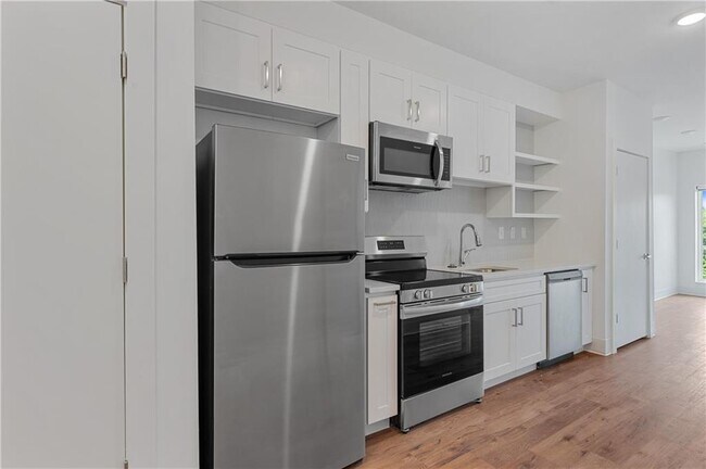 Building Photo - 456 Flat Shoals Ave SE