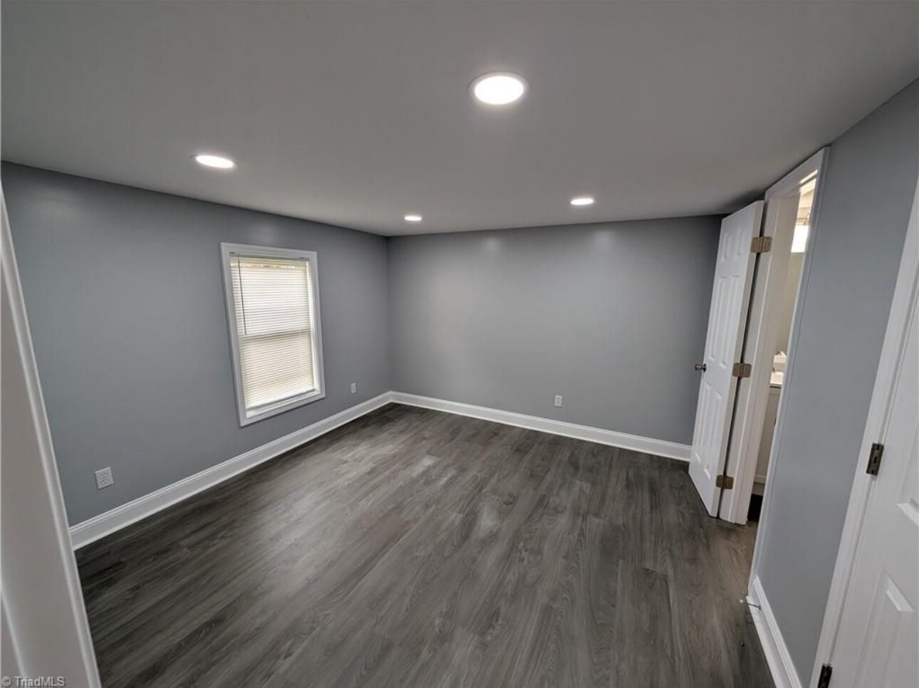 Building Photo - 344 Wilshire Dr