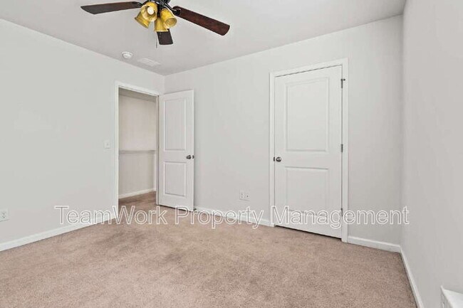 Building Photo - 413 Zenith Blvd