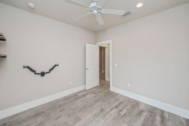 Building Photo - 518 Sibert Ave