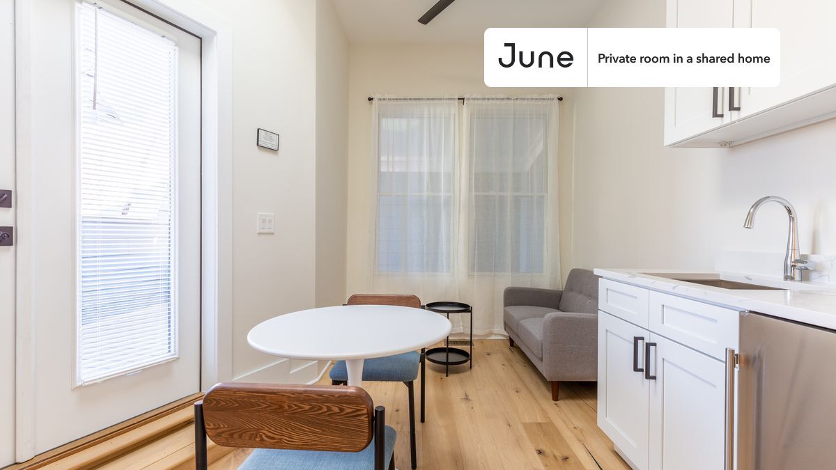 Building Photo - Room in Shared 2 bed/2.5 bath home in Columbia Heights