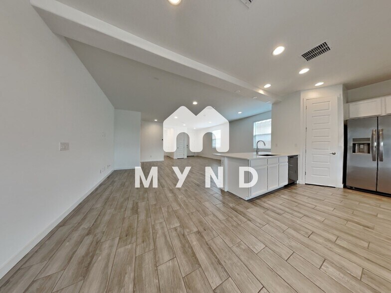 Building Photo - 9513 W Turney Ave