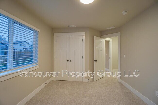 Building Photo - 2217 E Juniper Cir