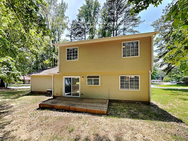 Building Photo - 7025 Markway Dr