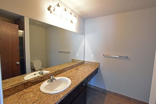 Building Photo - Shelby Township Townhouse -3 Bedrooms, 2.5 Baths, 2-Car attached garage, 1885 SF