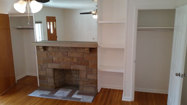 Building Photo - Southside Flats Recently Renovated 3 bedro...