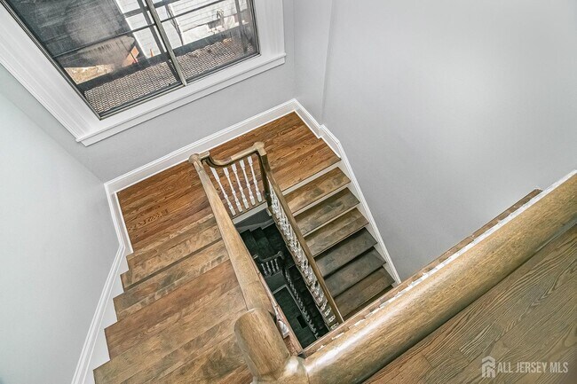 Building Photo - 10 Codington Pl