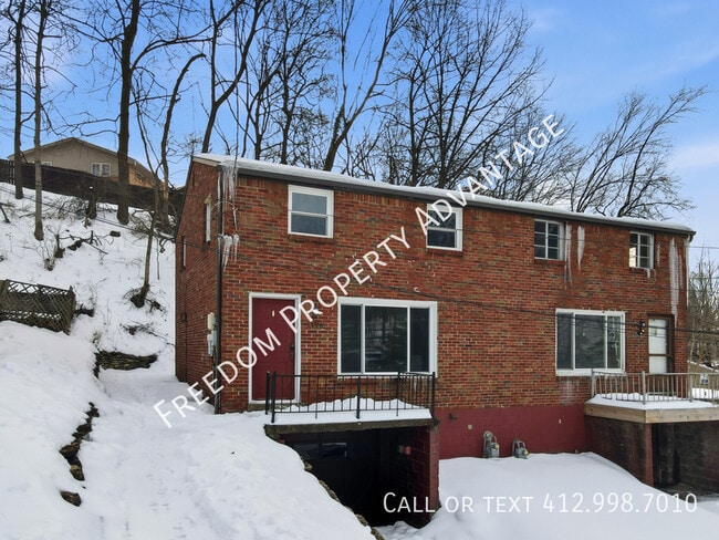 Building Photo - 3396 Columbia Dr