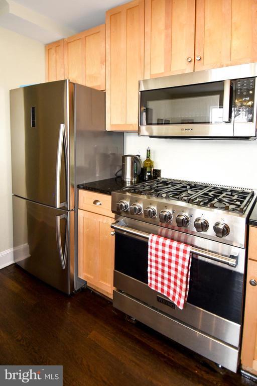 Building Photo - 2426 Observatory Pl NW