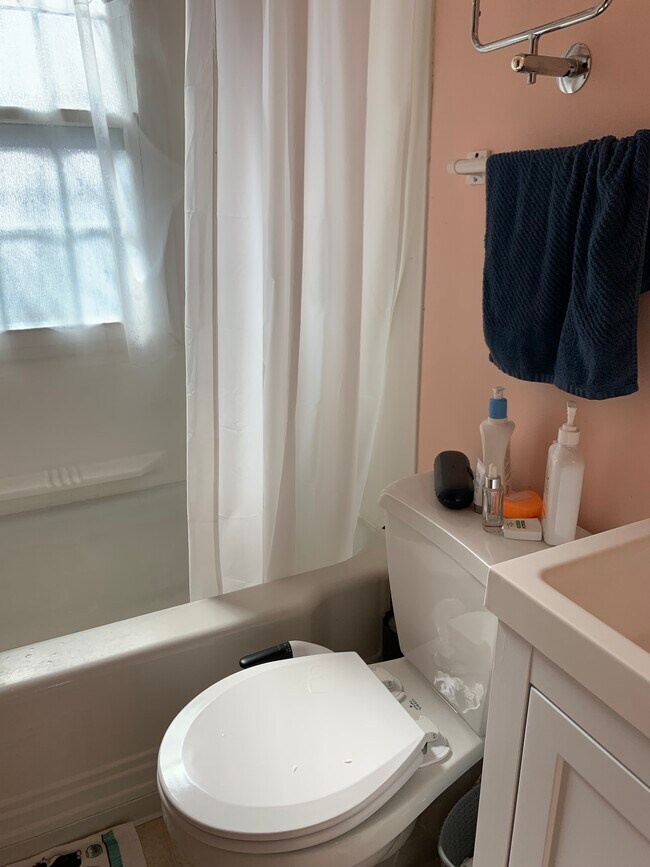 Building Photo - 3713 Busse St