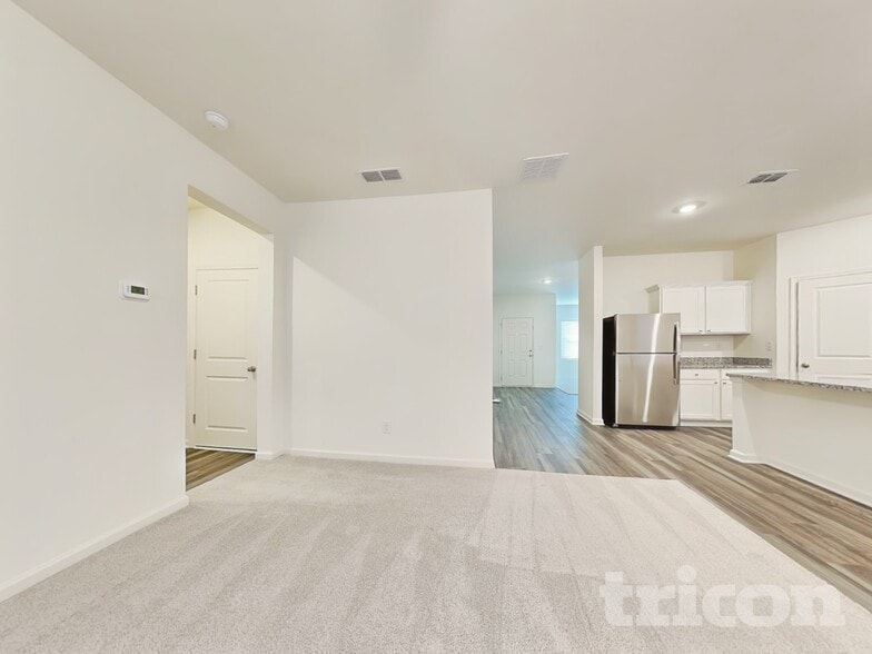 Building Photo - 179 Long Dr