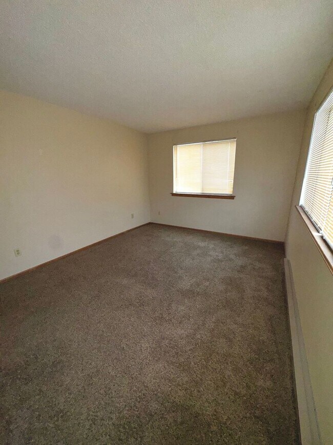 Building Photo - 761 W 24th St