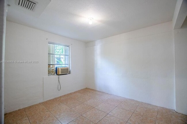 Building Photo - 1507 N 58th Ave
