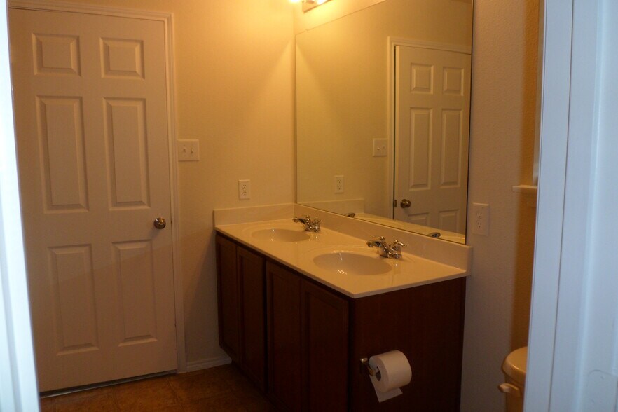 Building Photo - 1508 Abby Creek Dr
