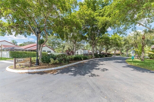 Building Photo - 11135 SW 134th Ct