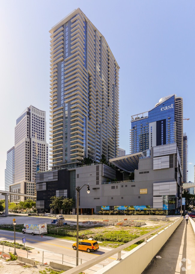 Building Photo - Reach Brickell City Centre