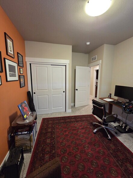 Building Photo - 8482 Cromwell Dr