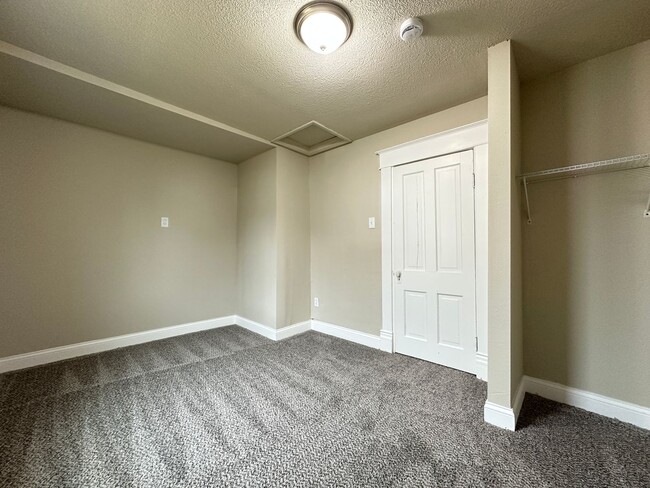 Building Photo - 2 Bedroom Fully Remodeled Home Ogden Iowa