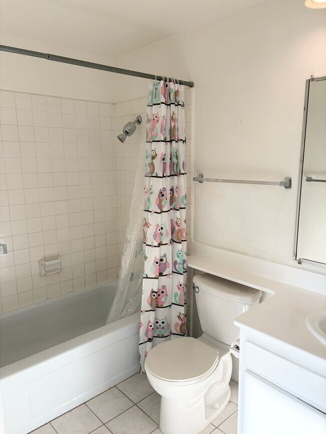 Building Photo - Welcome Home to a Desirable Whittier Community - Spacious 3-Bed, 2-Bath Townhome