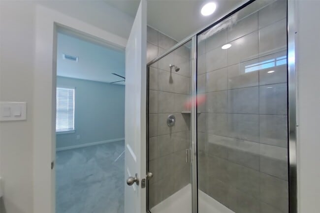 Building Photo - 9835 Willow Creek Commerce Dr