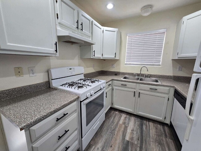 Building Photo - 6027 Chisolm Trail