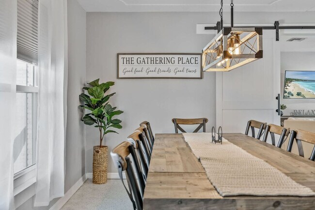 Building Photo - 366 W Osceola Ln