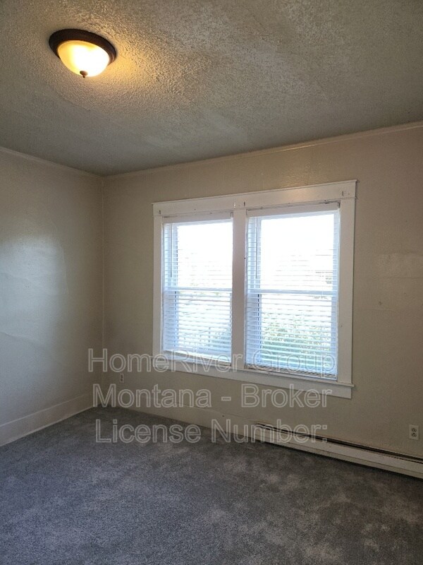 Building Photo - 542 S 3rd St W