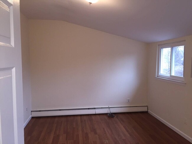 Building Photo - 68 University Heights Dr
