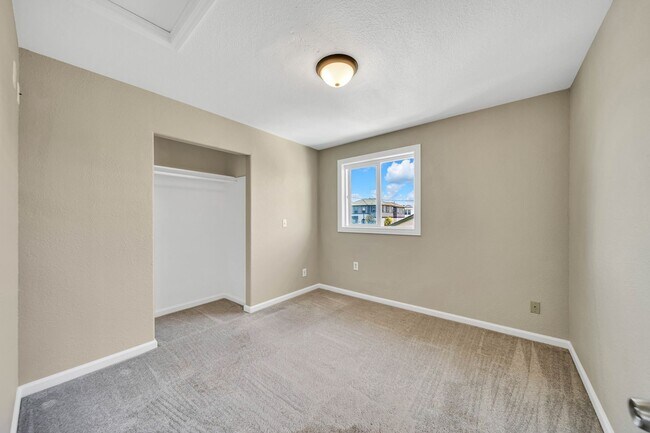 Building Photo - Charming Duplex in Historic Old Town Suisu...