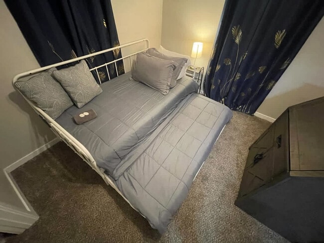 Building Photo - 7525 Lake Rd E