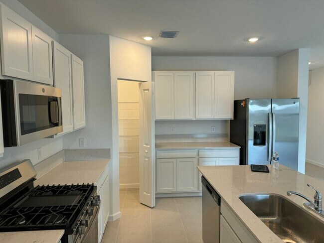 Building Photo - 5892 NW Sweetwood Dr