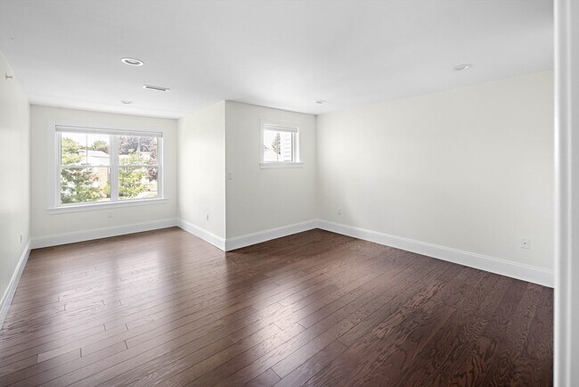 Building Photo - 19 Lily Pond Ln