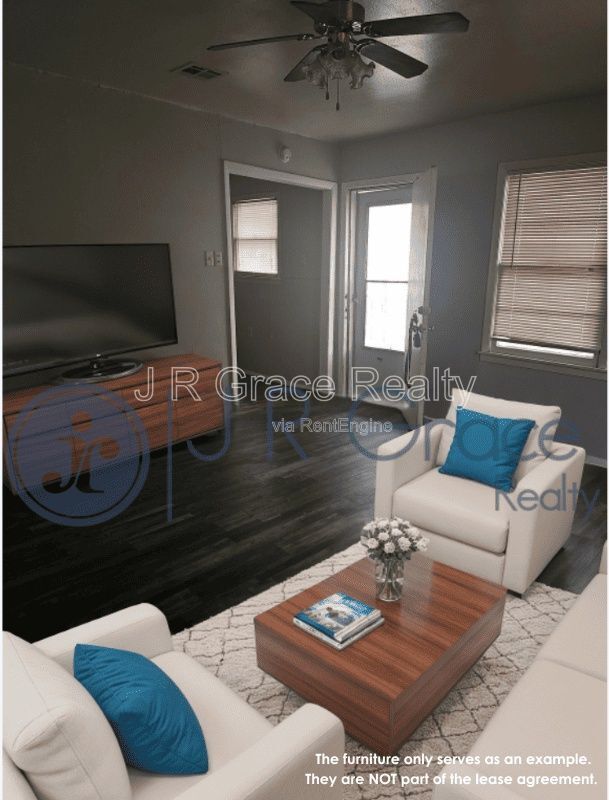 Building Photo - 602 E Navarro St