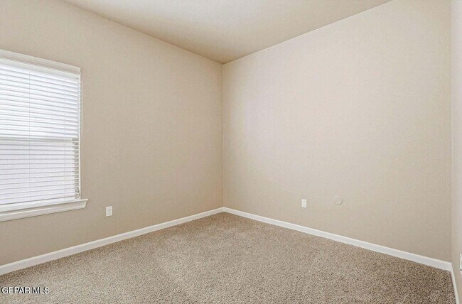 Building Photo - 5933 Ruidoso Downs St