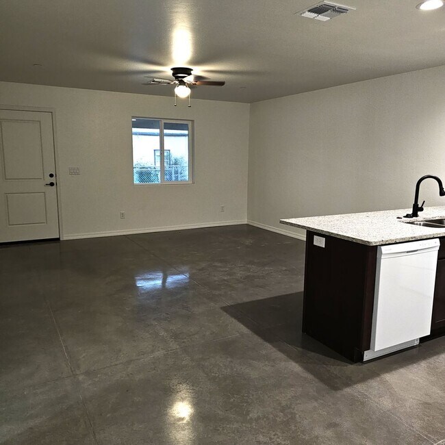 Building Photo - Brand New Patio Home