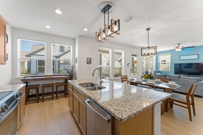 Building Photo - 2119 Hofstaat