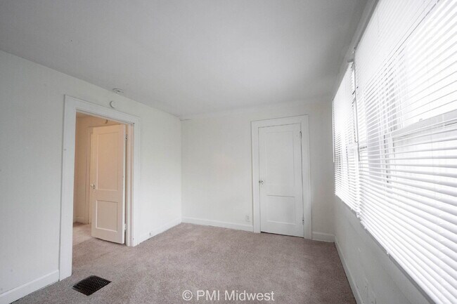 Building Photo - 1331 W 34th St