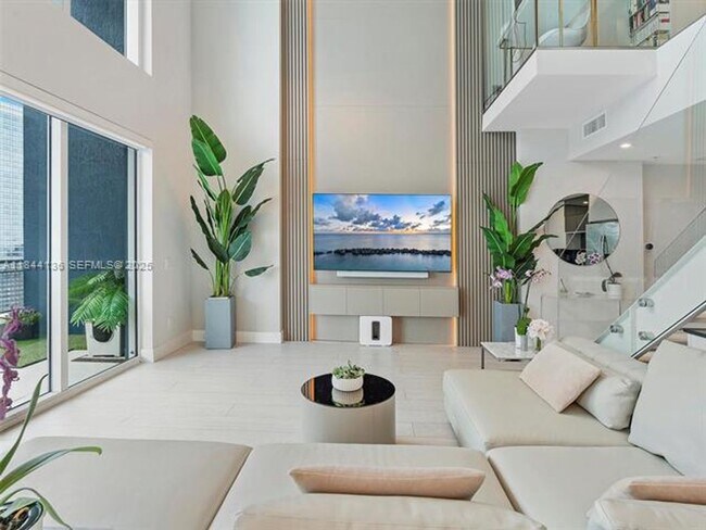 Building Photo - 60 SW 13th St