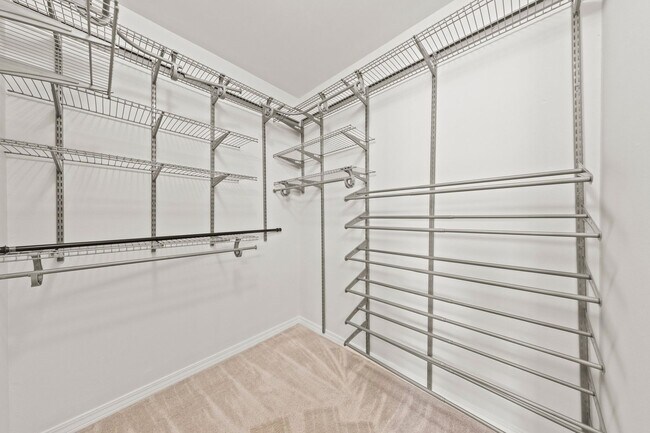 Building Photo - Updated Home in Raintree Estates!